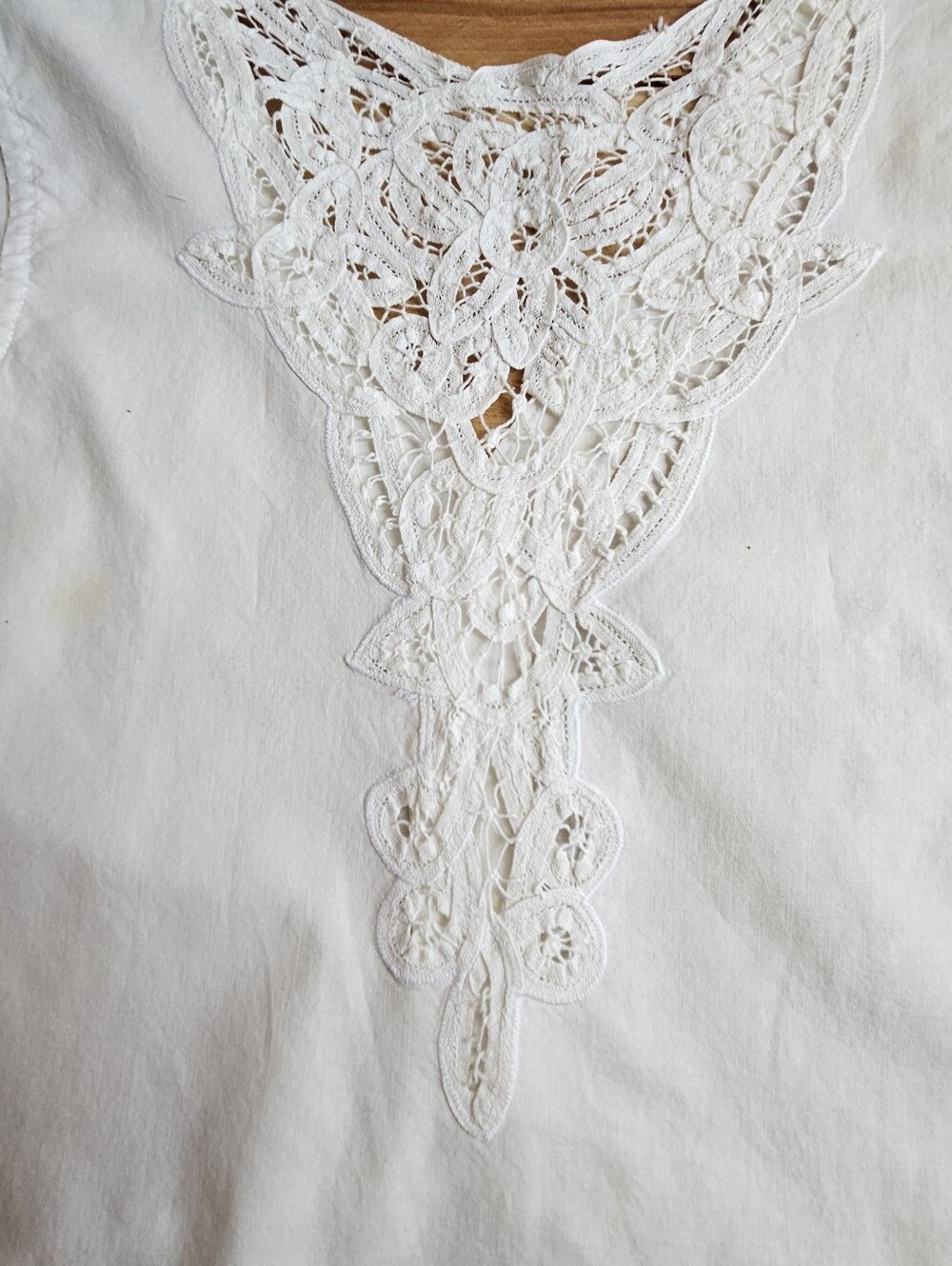 White Lace Trim Sleeveless Button Front Top - Picture 8 of 10
